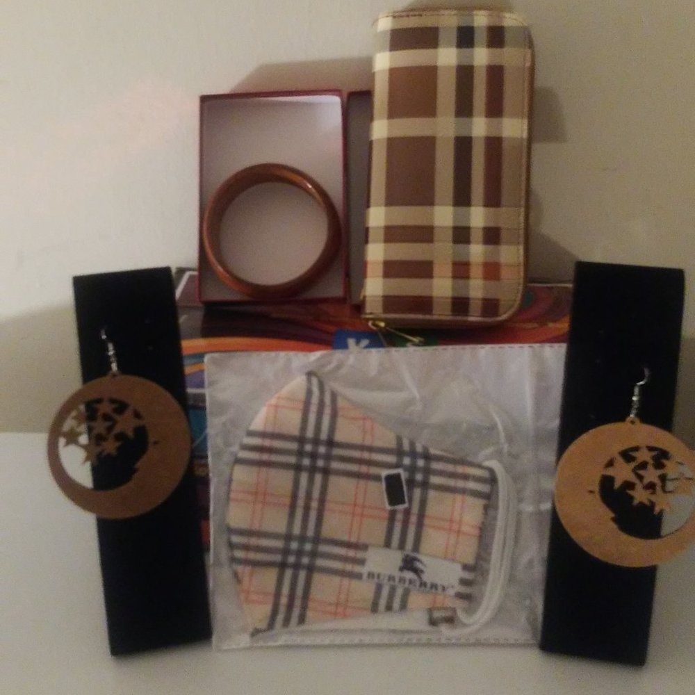 AMBER - Picture 2 of 2